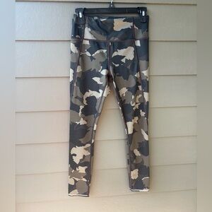 Athleta Run Free 7/8 Camo Tight | XS